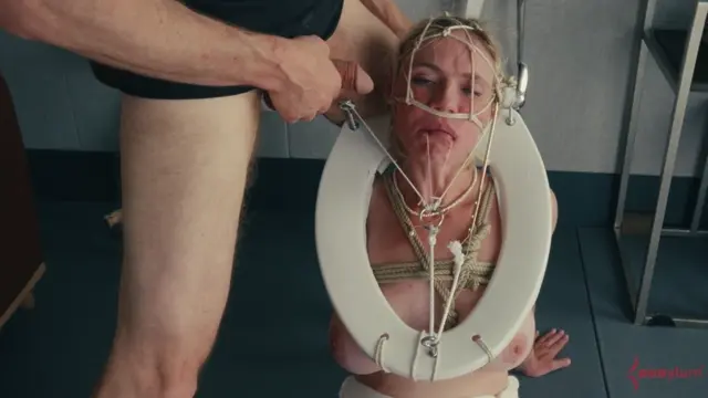 Poster: Rebel Rhyder - The Most Beautiful Toilet Pet In The World